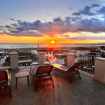 Hotel Medusa リド・ディ・カマイオーレ エクステリア 写真